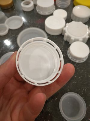 Cappucci di plastica 38mm innocui per i bambini di plastica dei coperchi a vite ISO9001 della bottiglia del PE